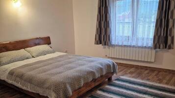 4 bedrooms, WiFi, bed sheets