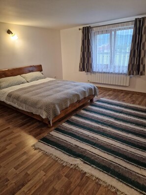 4 bedrooms, WiFi, bed sheets