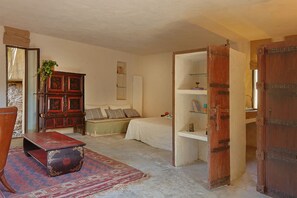 4 slaapkamers, een strijkplank/strijkijzer, gratis wifi, beddengoed