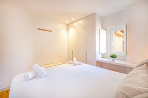 2 bedrooms, iron/ironing board, Internet, bed sheets