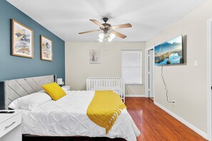 Room - Beautiful Space - Nice yard - 10 min from DT (Austin)
