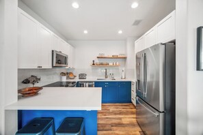 Fridge, microwave, oven, dishwasher - NEW! Nihilani 6B,  Luxe 2BD + Bonus Room | Central A/C | Stunning Pool & Spa! (Princeville)