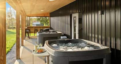 Barn! 2-Hole Golf Course, BBall, Wiffleball, Soccer, Theater, Arcade, 2 Hot Tubs