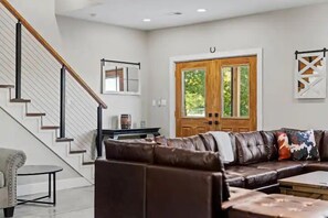 TV connectée, cheminée, jeux vidéo