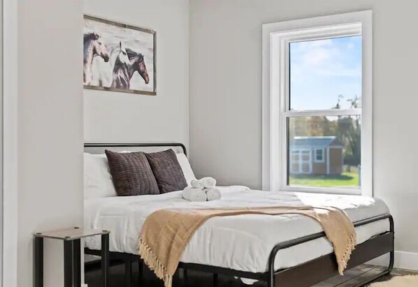 7 bedrooms, iron/ironing board, WiFi, bed sheets