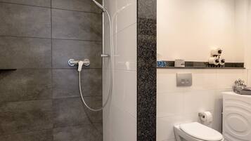 Dusch, hårtork och handdukar