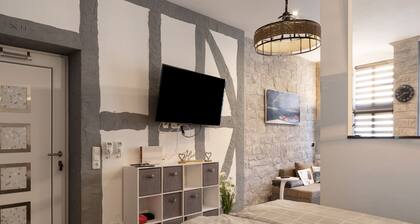 Apartment 'Unterkunft Alte Schlosserei' with Wi-Fi