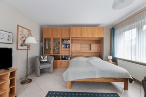 1 bedroom, iron/ironing board, free WiFi, bed sheets - Apartment 'Haus Gartenidylle' with Private Terrace, Private Garden and Wi-Fi (Wesselburen)