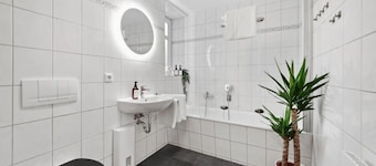 Apartment 'Apartments Am Hainich - Elsbeere' with Shared Terrace, Private Garden and Wi-Fi
