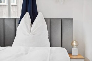 3 slaapkamers, een strijkplank/strijkijzer, gratis wifi, beddengoed