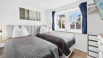 3 bedrooms, iron/ironing board, free WiFi, bed sheets