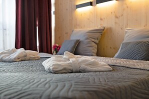 2 bedrooms, desk, free WiFi, bed sheets