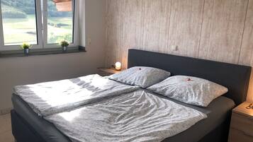 3 bedrooms, free WiFi, bed sheets