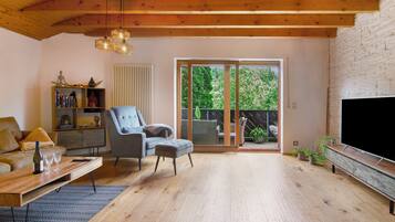 Televisión, chimenea y tenis de mesa