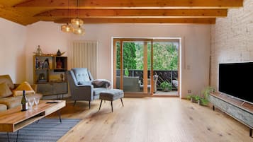 TV, caminetto, tavolo da ping pong