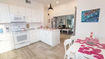 Fridge, microwave, oven, coffee/tea maker