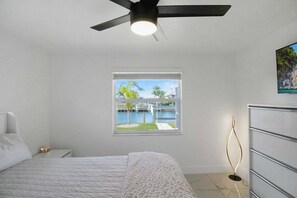 3 bedrooms, desk, iron/ironing board, free WiFi