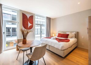1 bedroom, desk, WiFi, bed sheets
