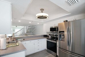 Fridge, microwave, oven, stovetop - Lakefront Siesta Key Condo With Beach Access - GBB 1206 (Siesta Key)