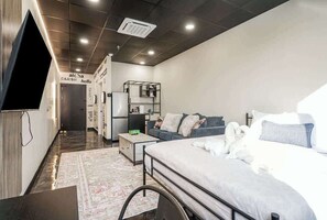 Unclassified image, 3 of 24, button