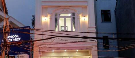 Fachada de la propiedad