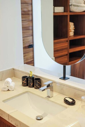 Bathroom features a large mirror, sink, and countertop with a faucet and soap dish.