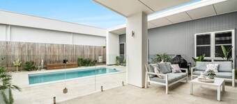 Welcome to ‘Seaside’!A coastal home designed with ease and entertainment in mind