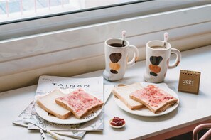 Free daily self-serve breakfast