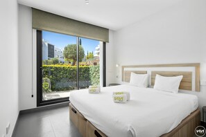 2 bedrooms, in-room safe, iron/ironing board, free WiFi