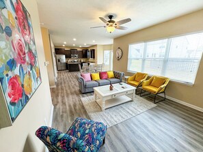 Smart TV - Elegant 3 BD Home in Noblesville (Noblesville)