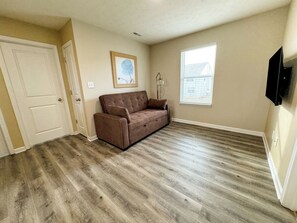 Smart TV - Elegant 3 BD Home in Noblesville (Noblesville)