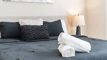 4 habitaciones, escritorio, tabla de planchar con plancha y wifi gratis