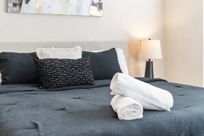 4 slaapkamers, een bureau, een strijkplank/strijkijzer, gratis wifi