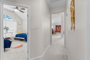 4 Schlafzimmer, Schreibtisch, Bügeleisen/Bügelbrett, kostenloses WLAN
