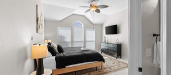 Charming 4-BD Home: Office & Arcade, Near PGA, Costco, 13 Min to Legacy West