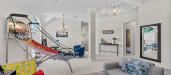 Charming 4-BD Home: Office & Arcade, Near PGA, Costco, 13 Min to Legacy West