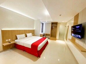 Deluxe Double Room | In-room safe, desk, iron/ironing board, free WiFi