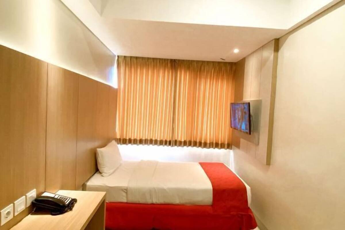 Coffres-forts dans les chambres, bureau, fer et planche à repasser