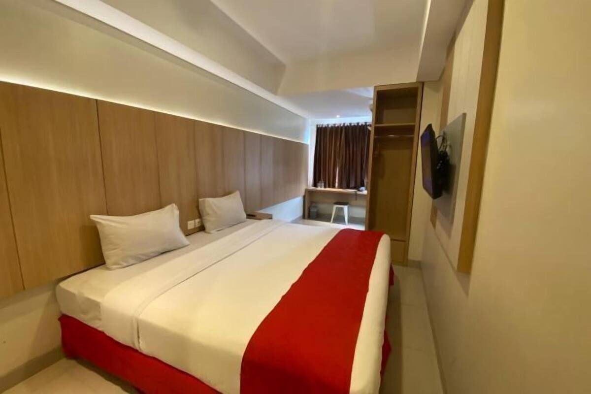 Coffres-forts dans les chambres, bureau, fer et planche à repasser