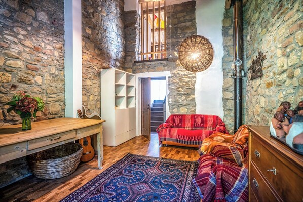 House, 2 Bedrooms, Mountainside | Living area