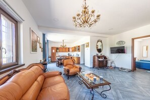 House, 2 Bedrooms, Mountainside | Living area | Flat-screen TV