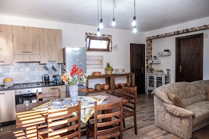 Apartment, 2 Schlafzimmer, Terrasse | Wohnbereich