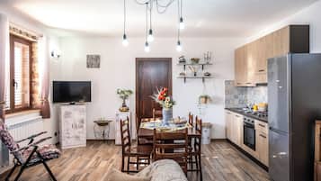 Apartment, 2 Schlafzimmer, Terrasse | Eigene Küche | Kühlschrank, Ofen, Herdplatte, Kochgeschirr/Geschirr/Besteck