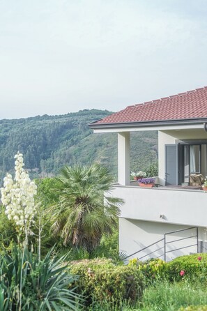 Front of property - Villa in Vigna Apartment (San Mango sul Calore)