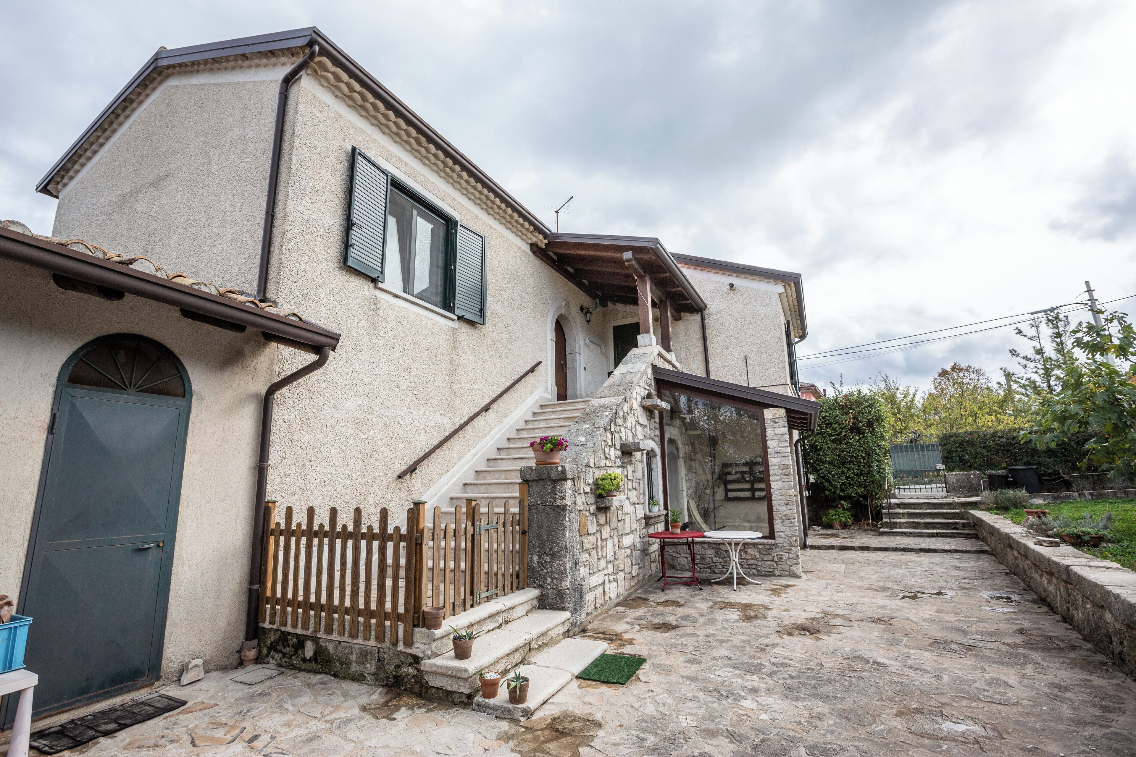 Vista frontal de la propiedad