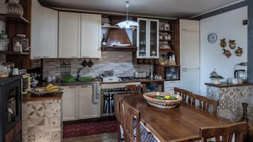 House, 2 Bedrooms, Private Pool | Private kitchen | Fridge, microwave, oven, stovetop