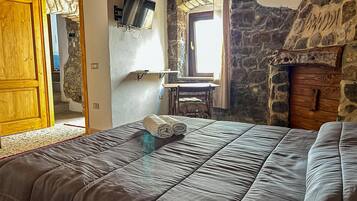 Room, 1 Bedroom, Balcony | Iron/ironing board, free WiFi