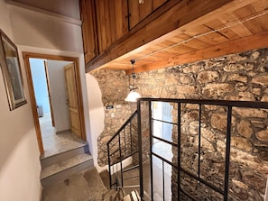 Interior entrance - Favisi Rooms (Sagama)