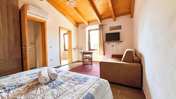 Quarto, 1 quarto, sacada | 1 quarto, ferros/tábuas de passar roupa, Wi-Fi de cortesia
