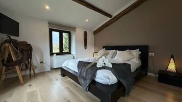 Apartment, 5 Bedrooms, Terrace, Mountain View | 5 bedrooms, free WiFi, bed sheets